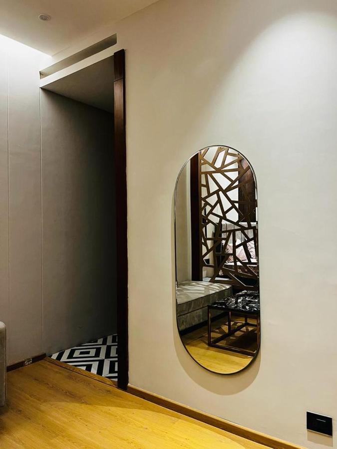 Luxe Apartment By Hey Studio'S Ghaziabad Extérieur photo