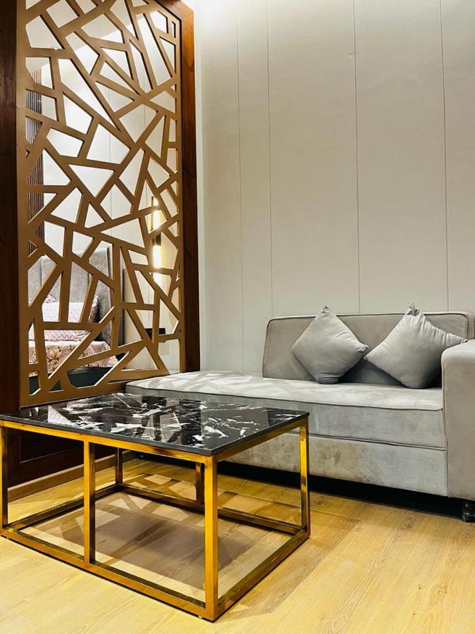 Luxe Apartment By Hey Studio'S Ghaziabad Extérieur photo